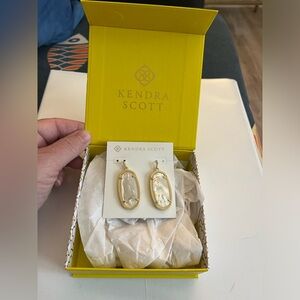 NWT Kendra Scott Elle Gold Drop Earrings